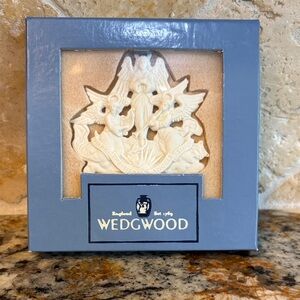 Vintage Wedgwood Cream Hark The Herald Angels Sing  Ornament